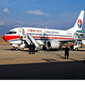 浦东航空快运业稳步发展的原因是什么？